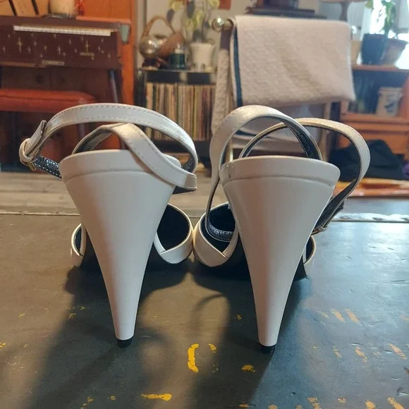 Saint Laurent Paris Two-Tone Pleated Leather Pointed Toe Pumps 37.5 White Black - Picture 3 of 8